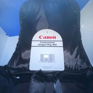 Small Canon Gadget Camera Bag NWT - Adj sections
